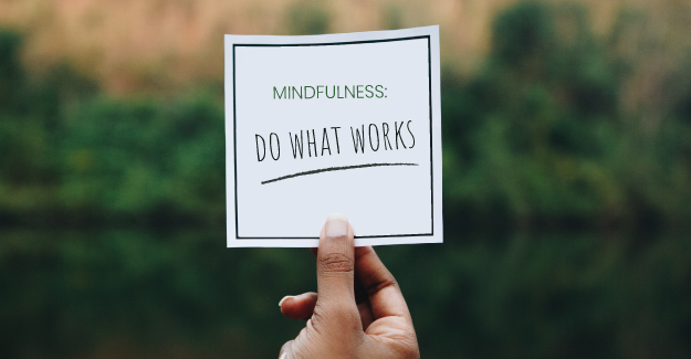 Sign with the words Mindfulness: do what works.